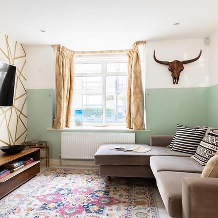 Appartamento The Southwick Sanctuary - Large 6Bdr With Terrace Londra Esterno foto