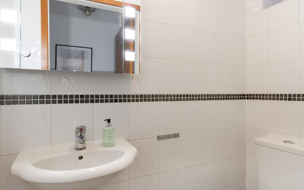 Appartamento The Southwick Sanctuary - Large 6Bdr With Terrace Londra Esterno foto