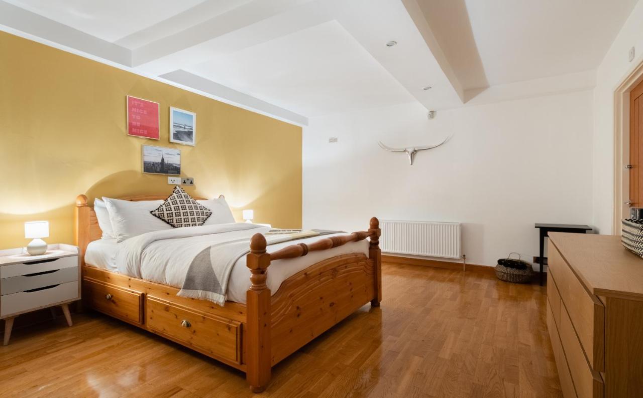 Appartamento The Southwick Sanctuary - Large 6Bdr With Terrace Londra Esterno foto